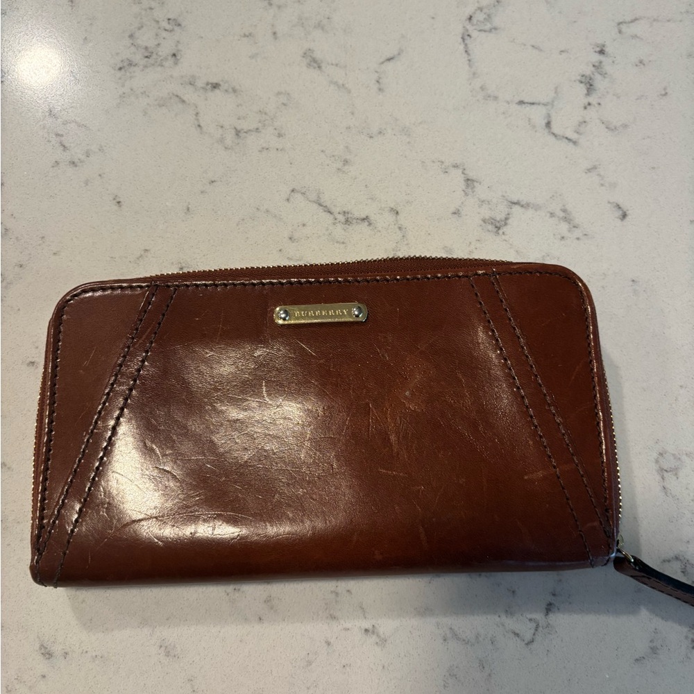 Authentic Burberry Chestnut Leather Zip Wallet made in Italy